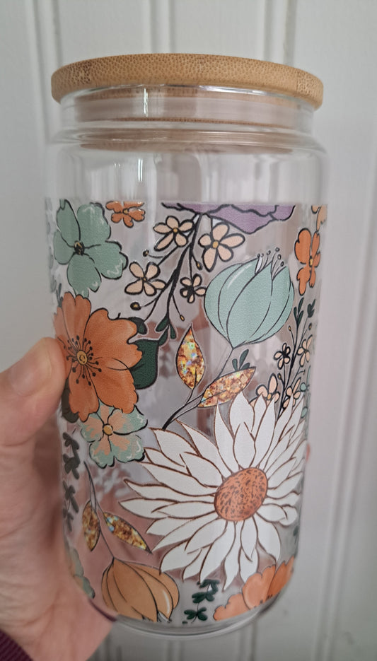 Gobelet en verre avec paille - fleurs vintage