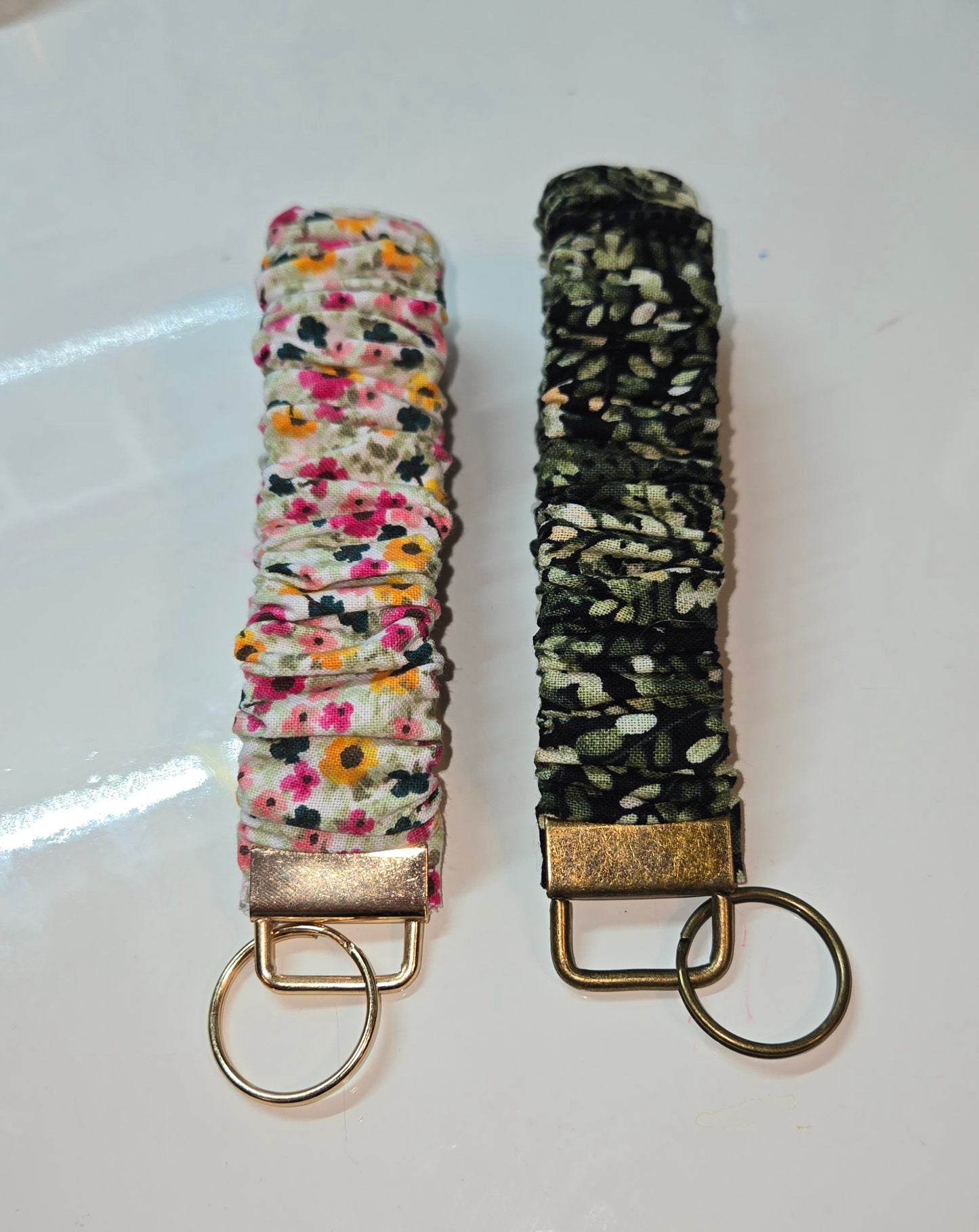 Porte-Clé en chouchou -  fleuillage et fleuri