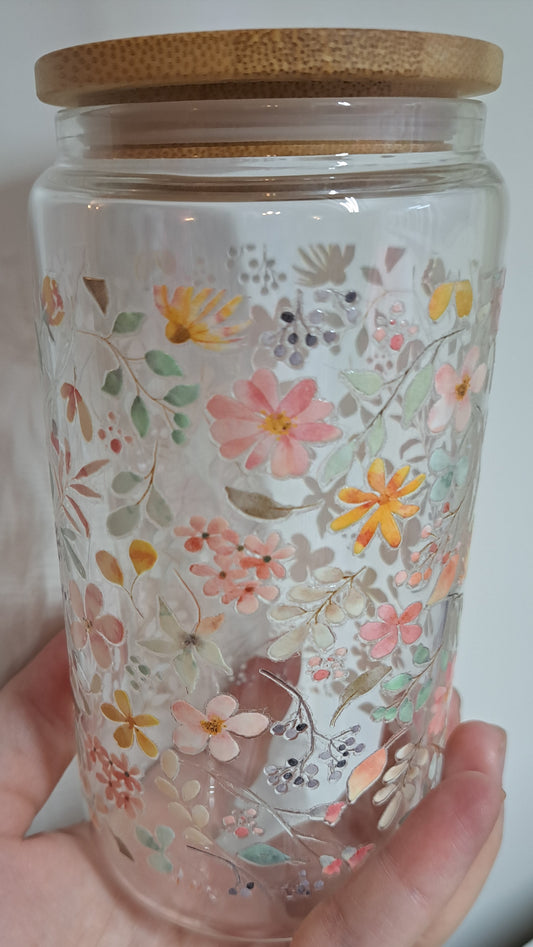 Gobelet en verre avec paille - fleurs délicate