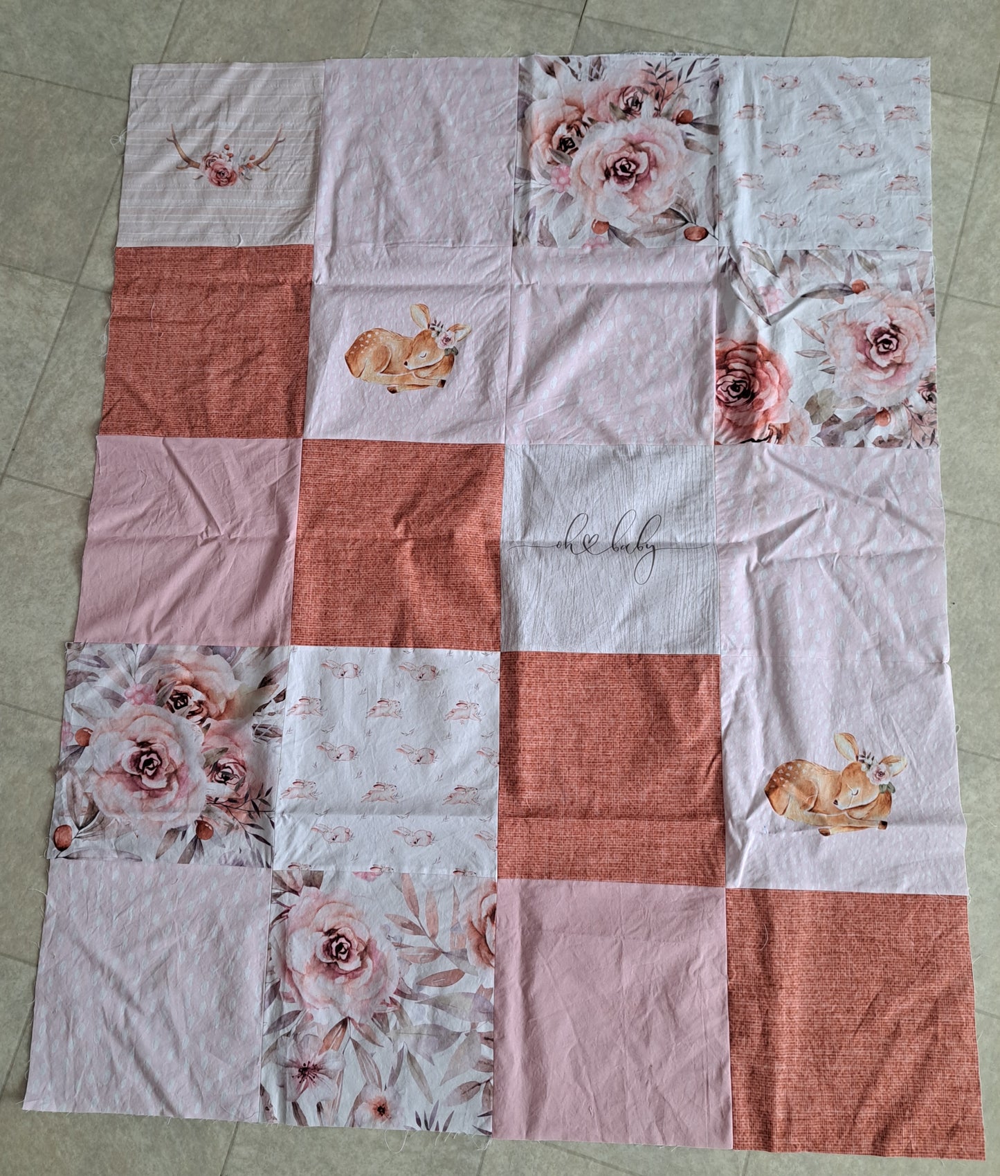 Panneau de couverture pour bébé - chevreuil et fleurs